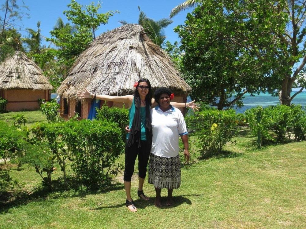 Nabua * Naisisili
